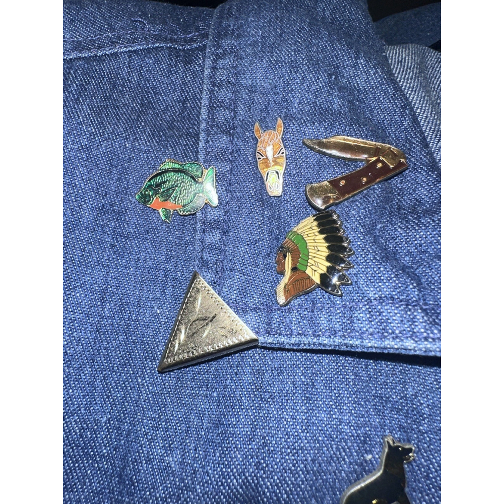 Denim Zip Front vest With 30 + Vintage Pin Collection - Picture 16 of 16